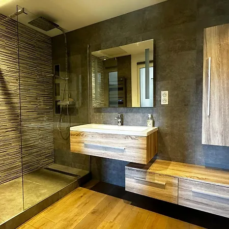 - 4 Personnes - Piscine Apartment *