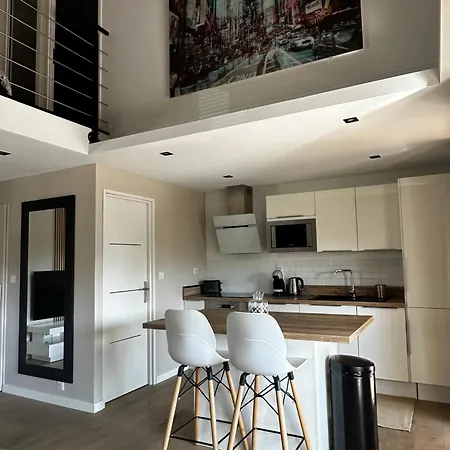 - 4 Personnes - Piscine Apartment *