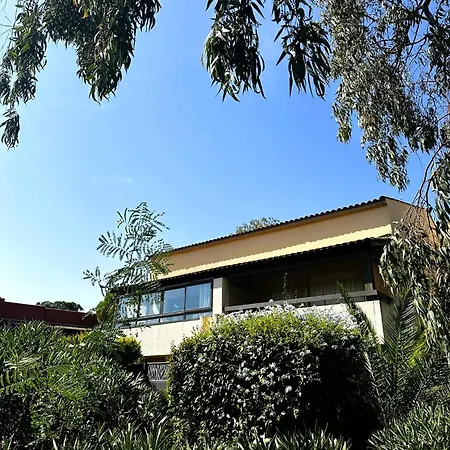 - 4 Personnes - Piscine Fréjus