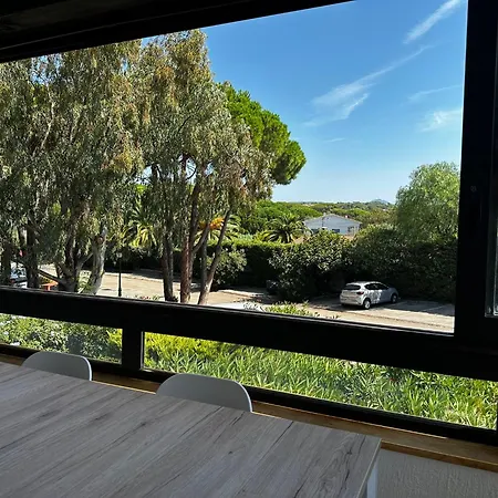 - 4 Personnes - Piscine * Frejus